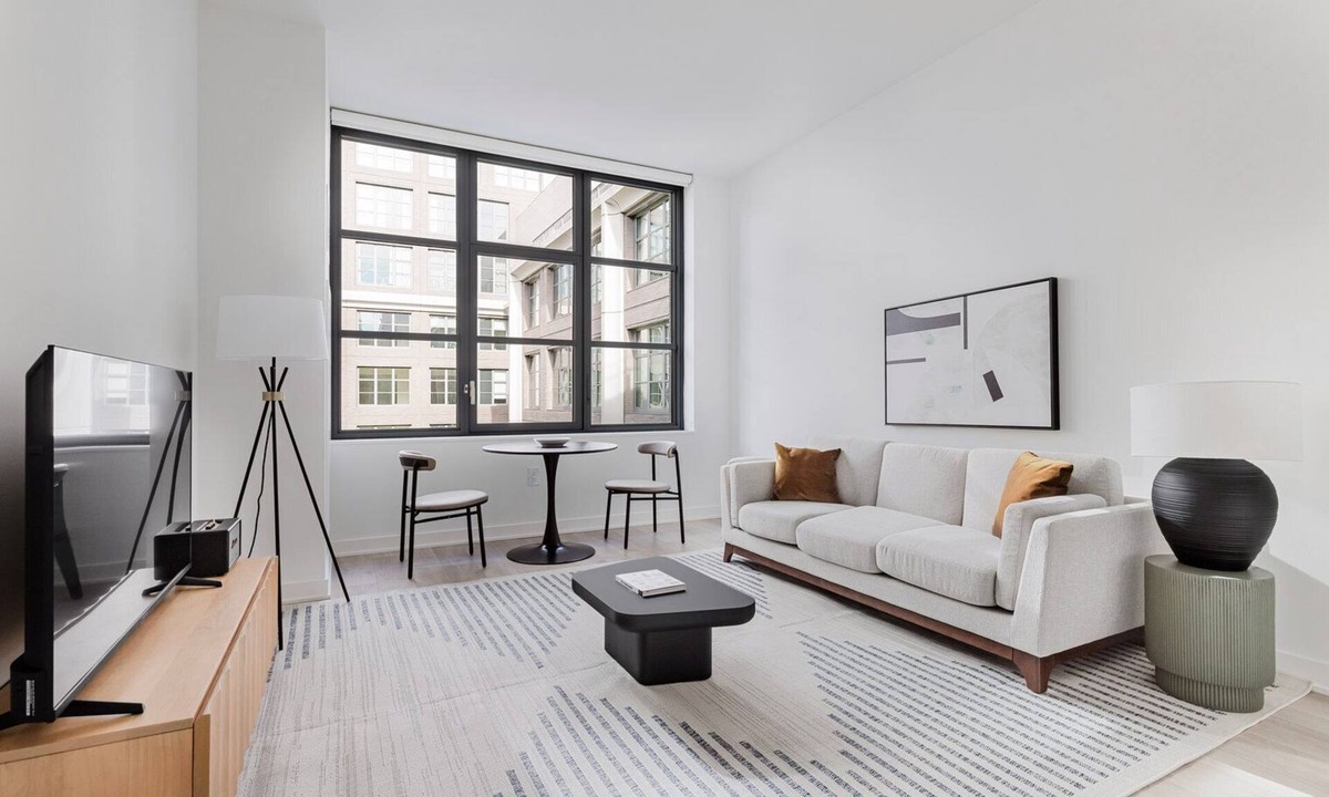 Dumbo Apartment | Blueground | Dumbo, rooftop pool, nr Brooklyn Bridge