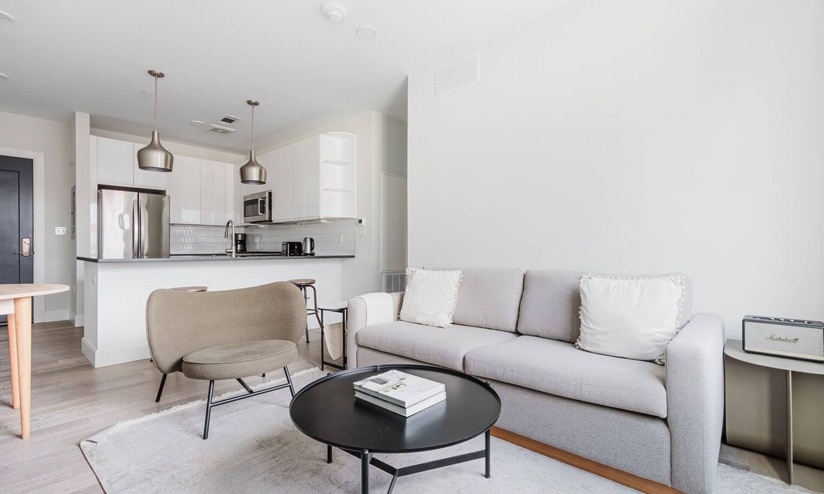 Central-Maverick Square - Paris Street Apartment | Blueground | East Boston 2bd apartment