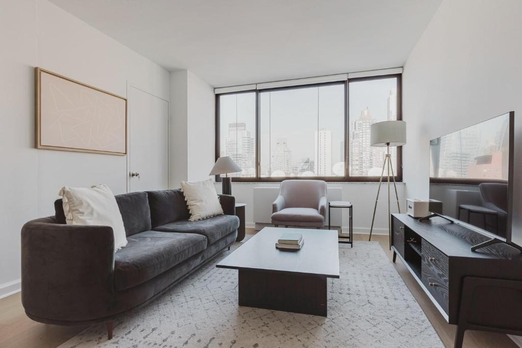 Hell's Kitchen Apartment | Blueground Hells Kitchen rooftop nr Central Park NYC-1597