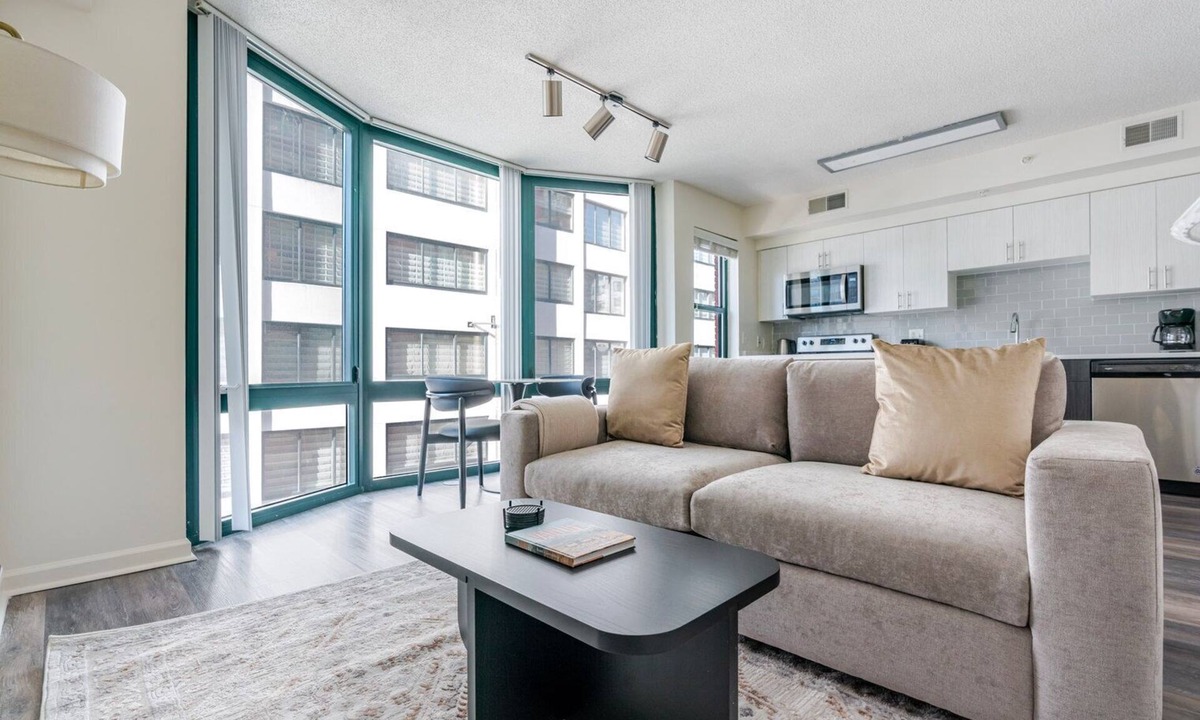 Logan Circle Apartment | Blueground | Logan Circle, rooftop pool, nr National Mall