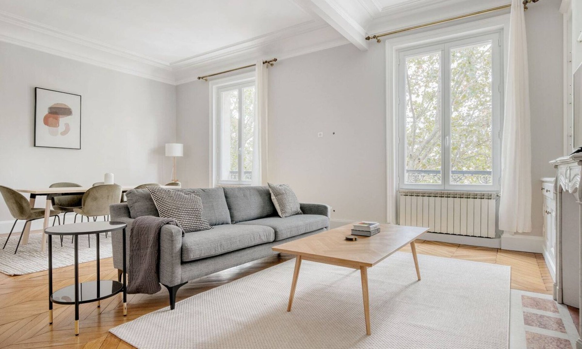 Quartier de la Monnaie Apartment | Blueground | Odéon, elevator, nr Seine & cathedral