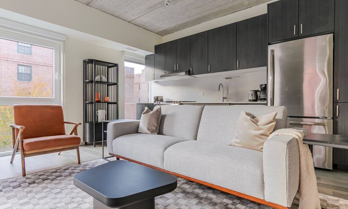 Old Town Apartment | Blueground | Old Town, rooftop, nr Lincoln Park