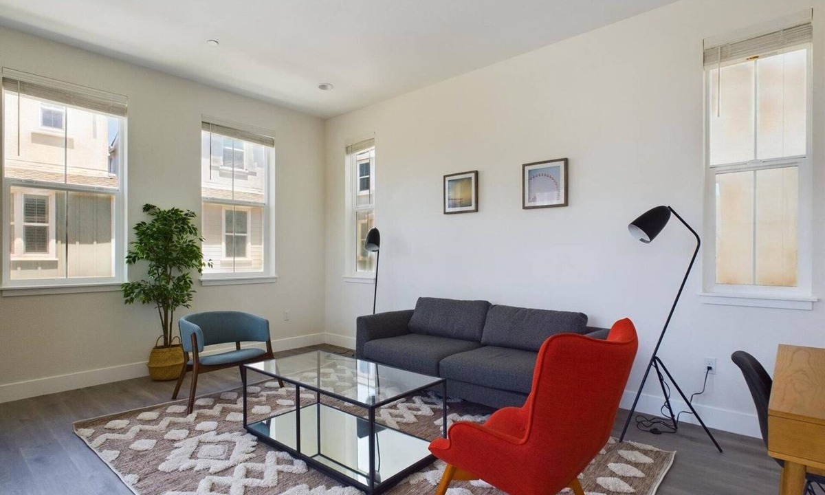 Newark House | Blueground | Palo Alto Gym, Pool, nr Stanford