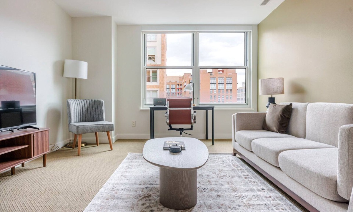 Penn Quarter Apartment | Blueground | Penn Quarter, pool, nr National Gallery