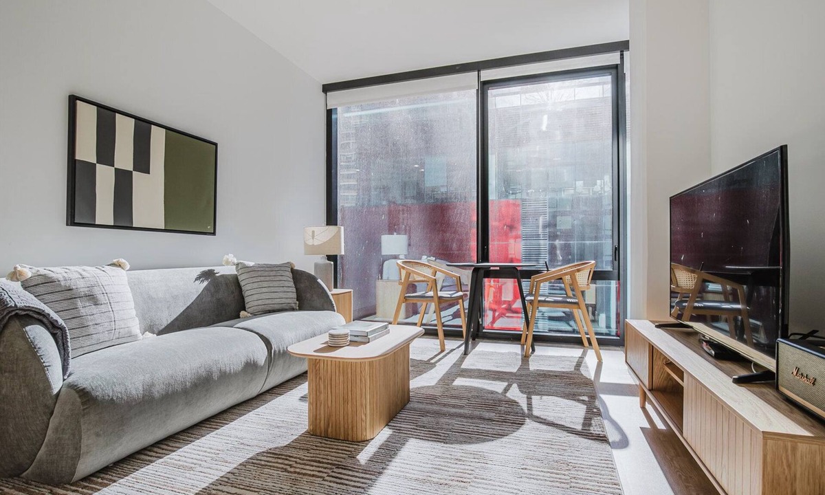 Streeterville Apartment | Blueground | River North, balcony & pool, nr Pier