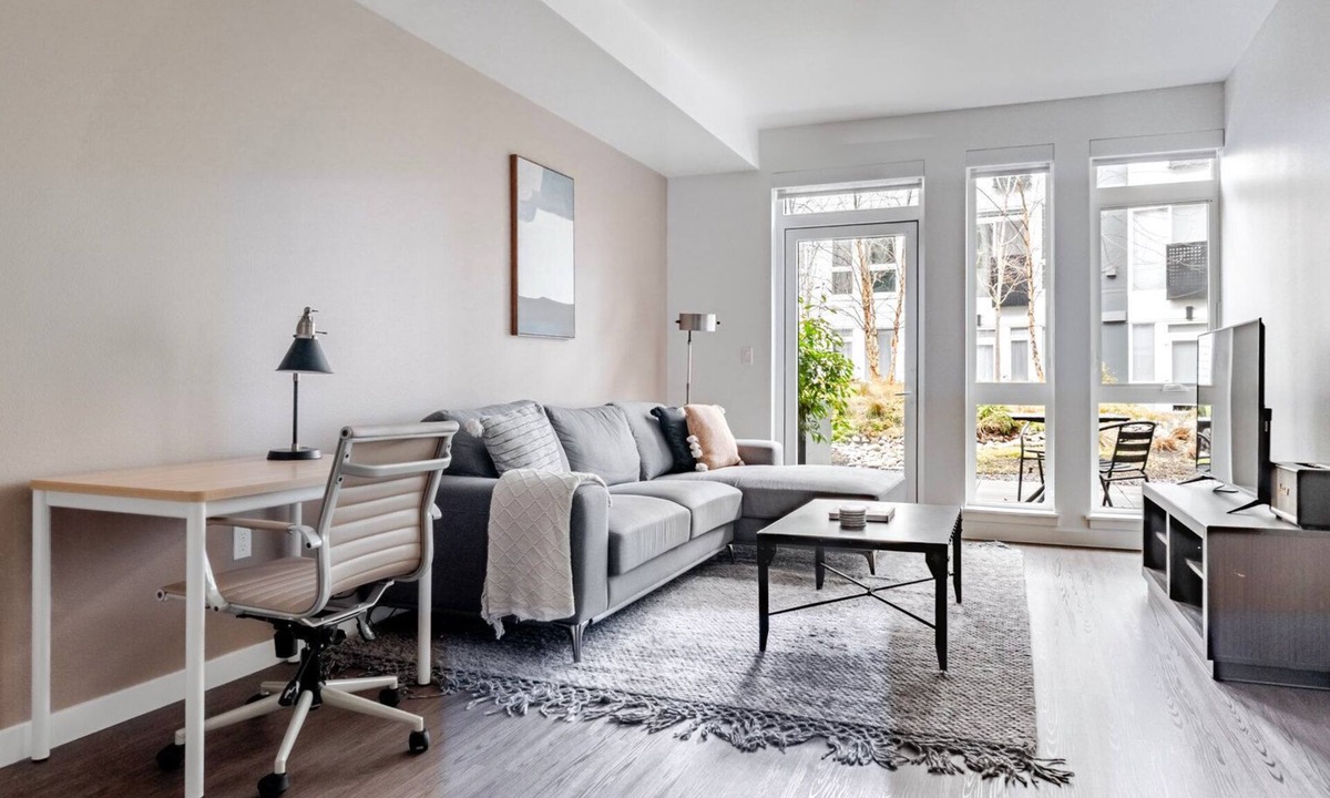 Redmond Apartment | Blueground | Southeast Redmond, pool, nr Marymoor Park