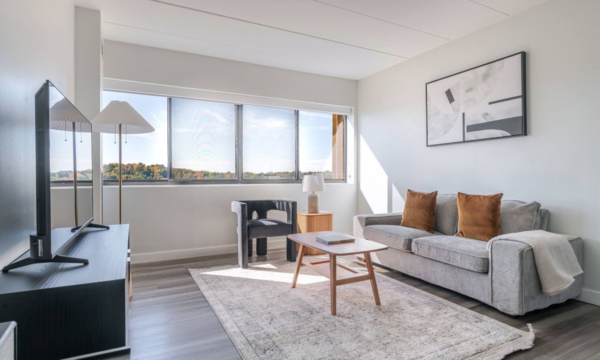 Cleveland Circle Apartment | Blueground | St. Elizabeth's, pool, nr Boston College