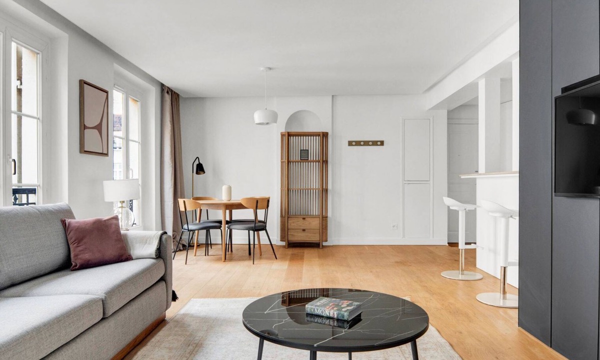 Saint-Germain-des-Pres Apartment | Blueground | St Germain, door code, nr Seine