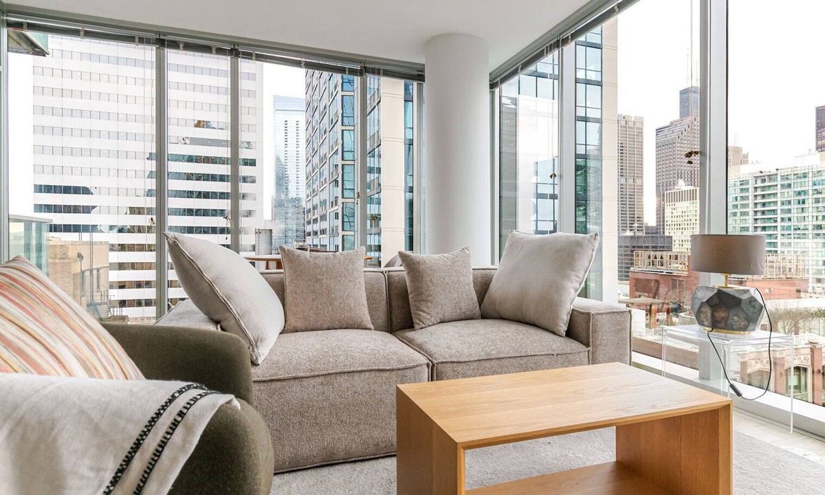 Downtown Chicago Apartment | Blueground | The Loop, pool, nr Millennium Park