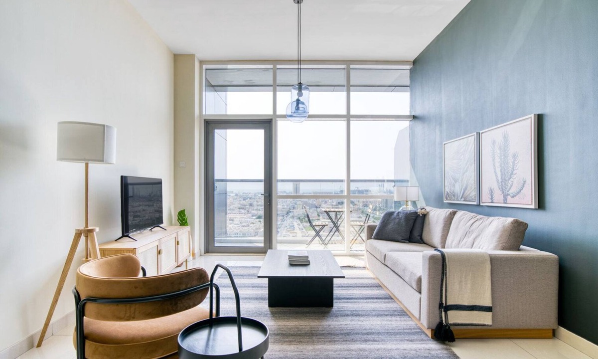 Trade Center Apartment | Blueground | Trade Centre 1, pool, nr Dubai Mall