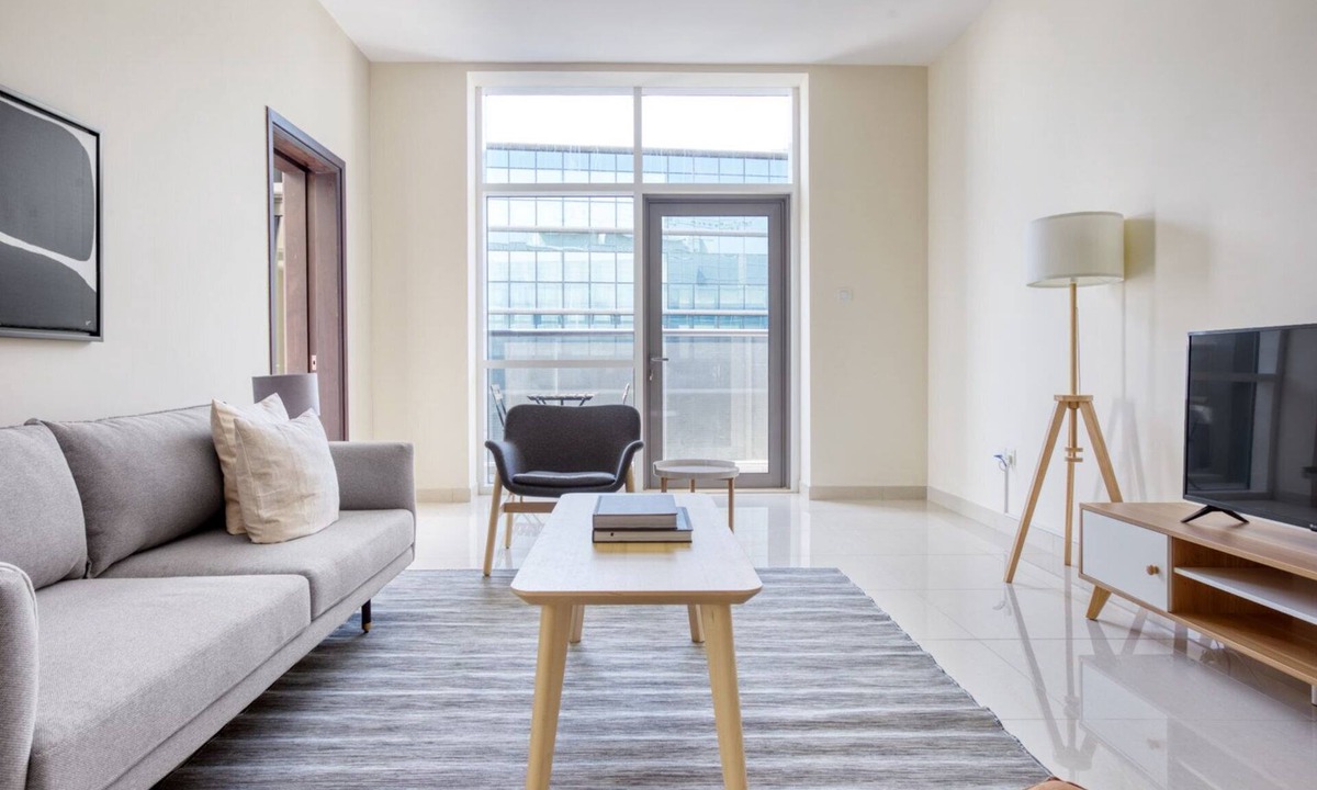 Trade Center Apartment | Blueground | Trade Centre 1, pool, nr Dubai Mall