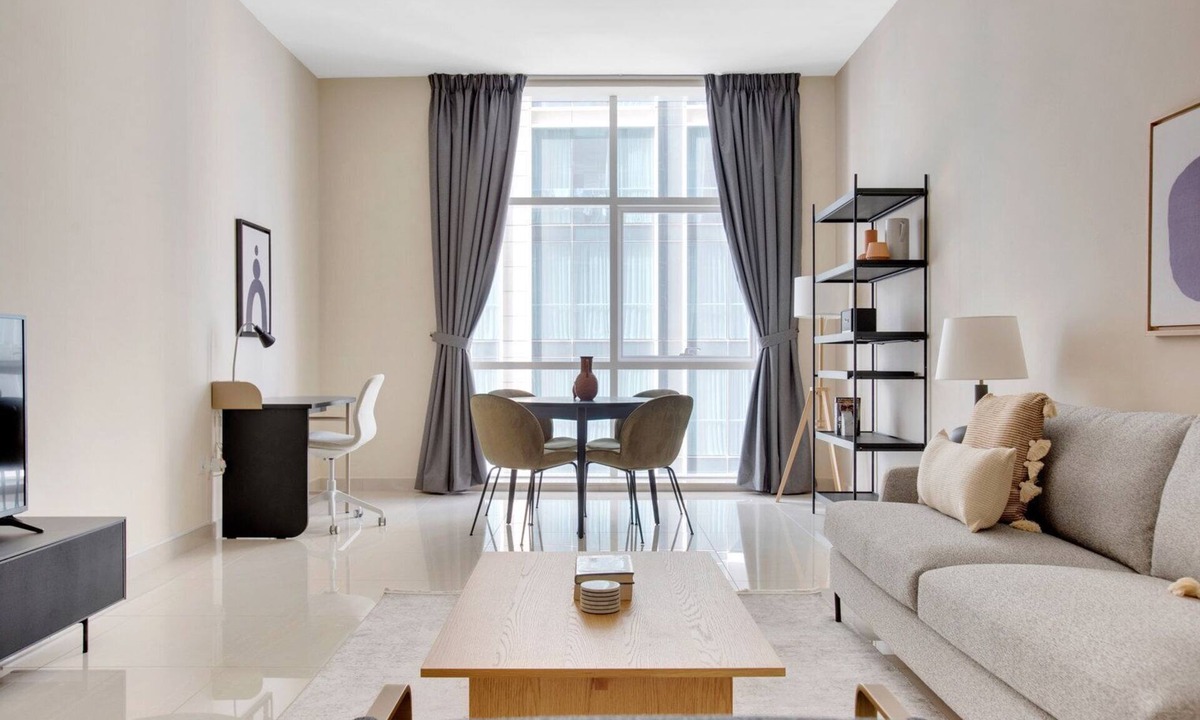 Trade Center Apartment | Blueground | Trade Centre 1, pool, nr Dubai Mall