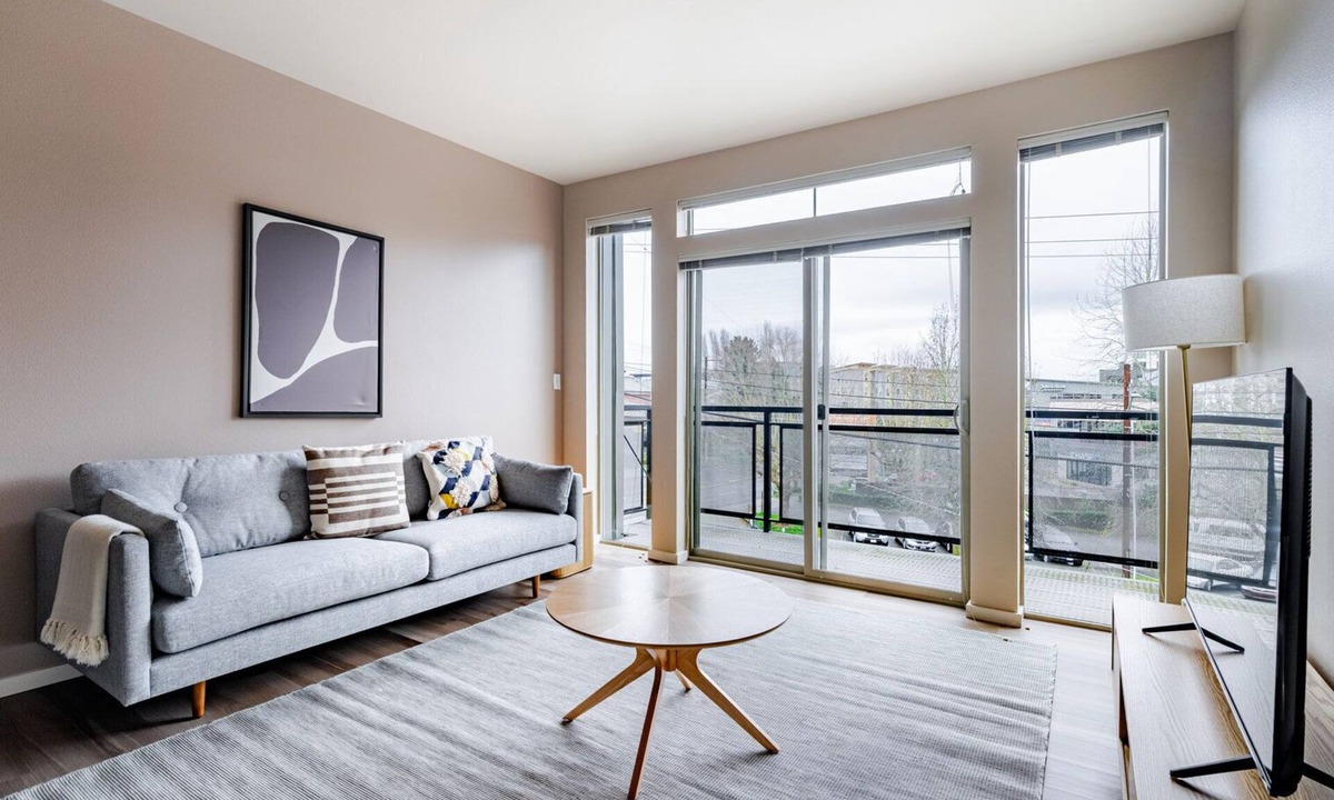 University District Apartment | Blueground | Univ Dist, AC & elev, nr UW & Burke