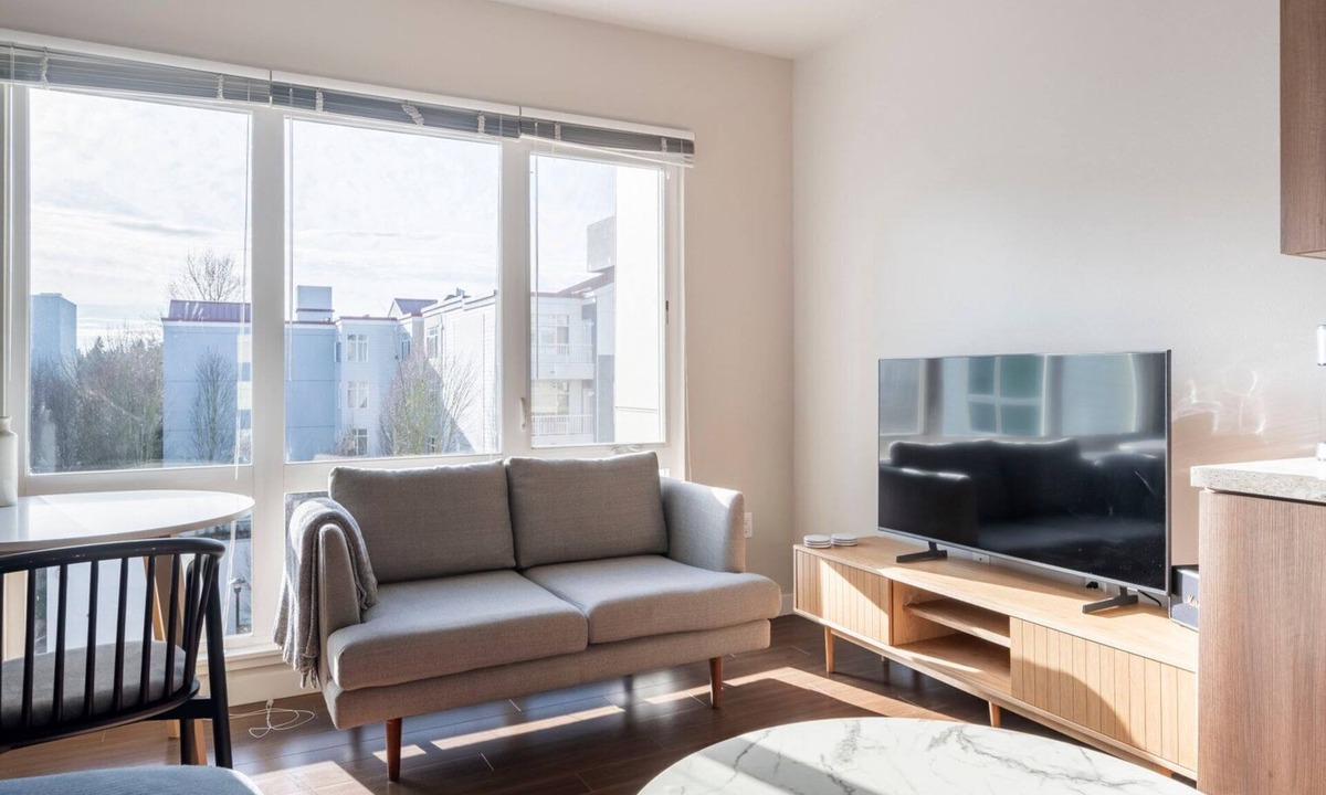 West Bellevue Apartment | Blueground | West Bellevue, balcony, nr Lake Washington