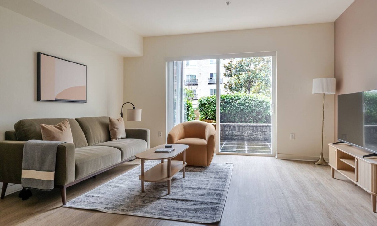 West Bellevue Apartment | Blueground | West Bellevue, view, nr Lake Washington