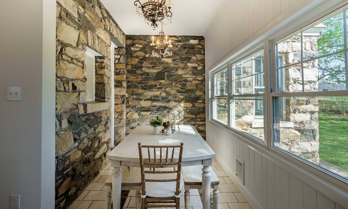 Round Hill House | Bluemont Belle is settled on a Historic Equestrian VA Estate