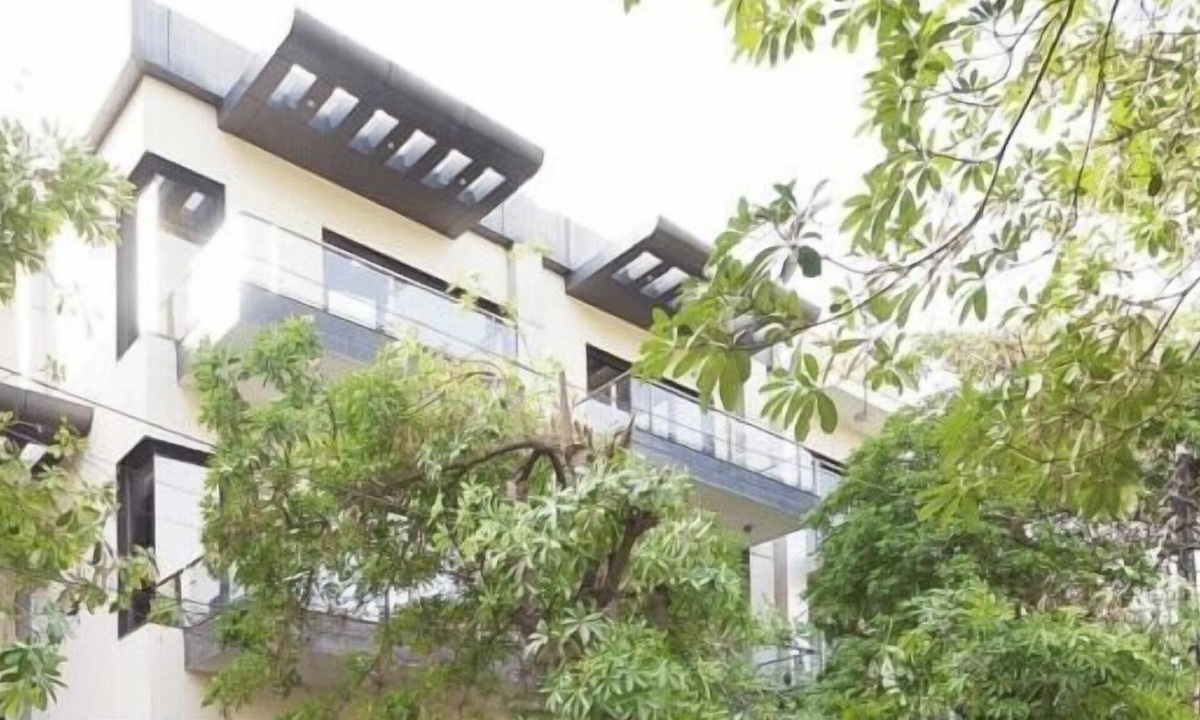 South City I Hotel | BlueNeck Sec 41 Millenium City Centre