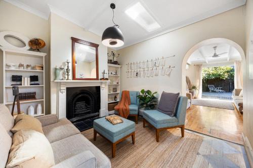 Adelaide Central Business District Apartment | Bluestone Cottage - Vintage Courtyard Charm in CBD