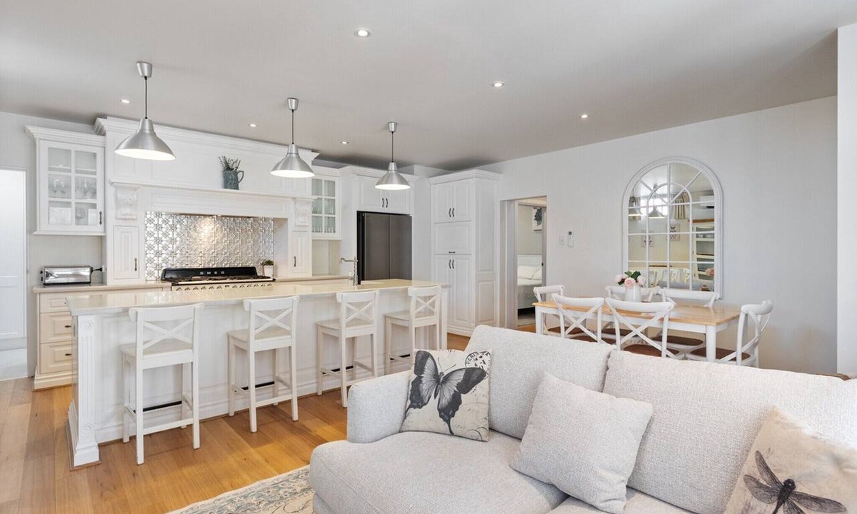 North Adelaide Apartment | Bluestone Symmetrical Cottage with Outdoor Area