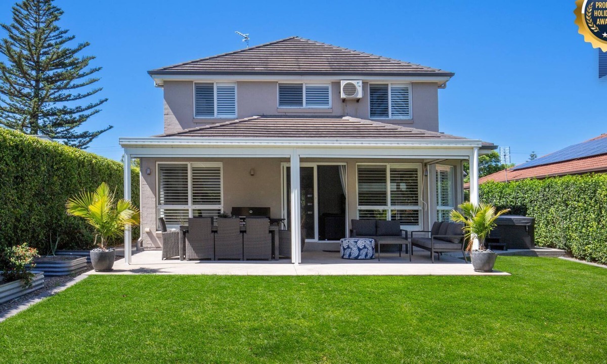 Callala Beach House | Bluewater Jervis Bay - Pet Friendly Luxury with Spa - 5 Mins Walk to Beach