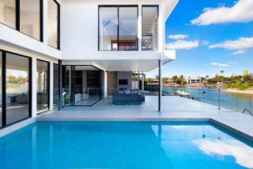 Broadbeach Waters House | Bluewater Oasis - Heated Pool Winter Discounts