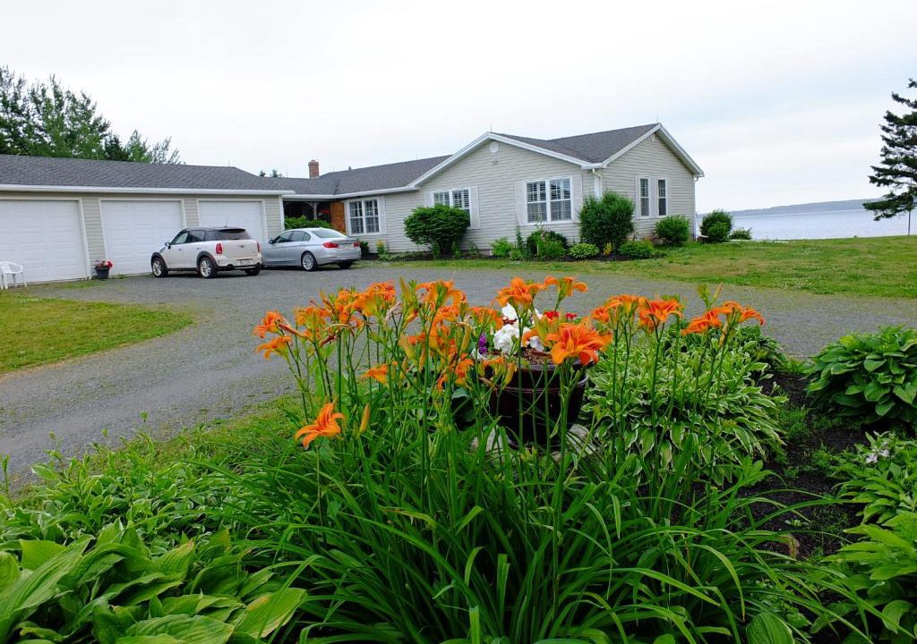 Vernon Bridge House | Bluewaters Retreat