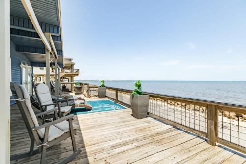 San Luis House | Bluewave Paradise - Huge Deck Overlooking the Sea!