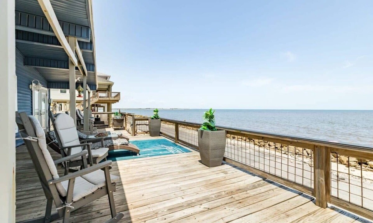 San Luis House | Bluewave Paradise - Huge Deck Overlooking the Sea!
