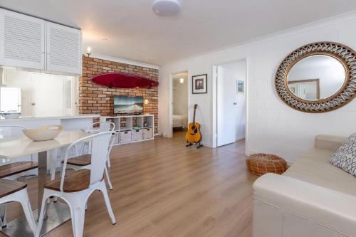 Boomerang Beach House | Blueys Beach Villa Manyana 11