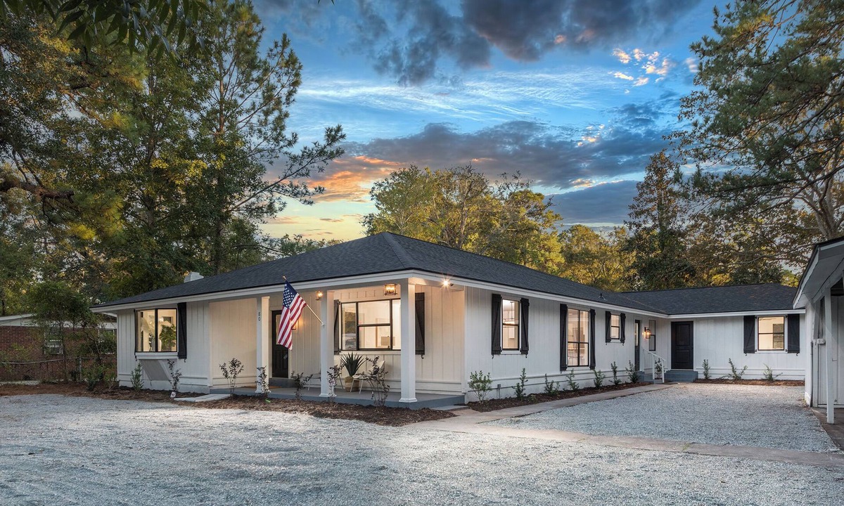 Bluffton Apartment | Bluffton Bubbly Bungalow- walking distance to boutiques, sunsets & local dining!