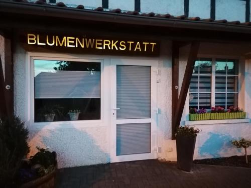 Harzgerode Apartment | Blumenwerkstatt mit Sauna und Jacuzzi
