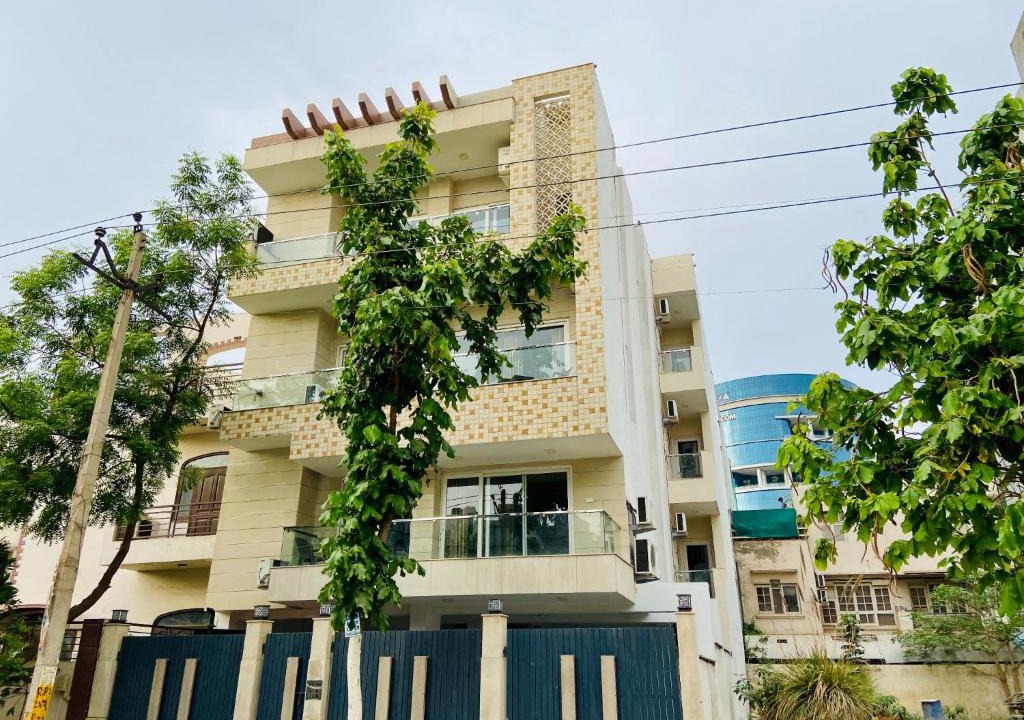 DLF City Apartment | BluO Studio DLF CyberCity - Kitchen, Balcony, Lift