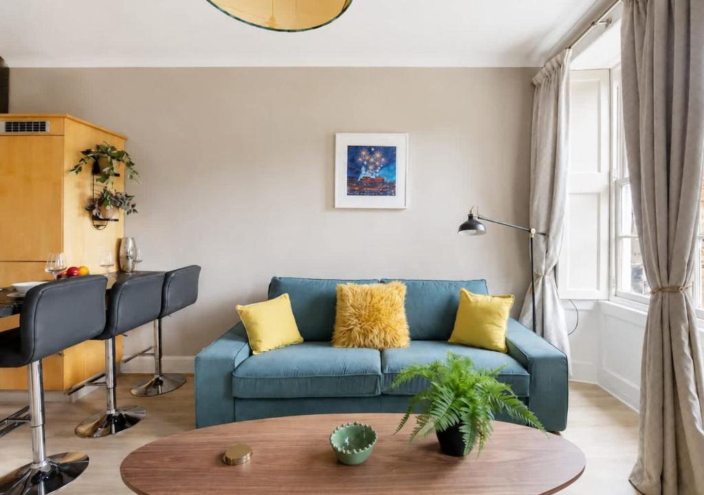 West End Apartment | BnBNova - 2BR - West End Castle