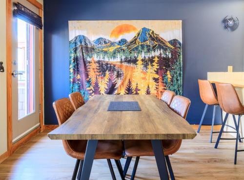 Canmore Apartment | Boardwalk Bliss - Top Floor Downtown Condo