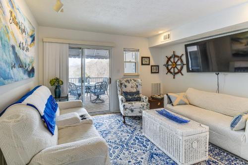 North Shore House | Boat & Relax on Smith Mountain Lake! Bright Condo
