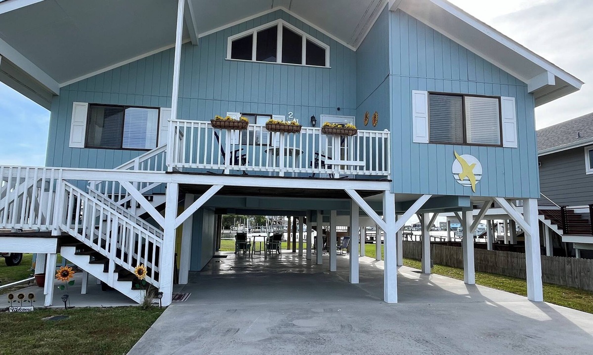 Atlantic Beach House | Boaters Delight! Enjoy your vacation while you dock your boat in this new rental
