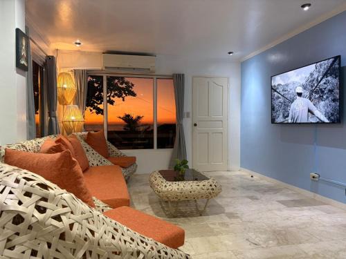 Bauang Villa | Bobby's Villa Beachfront, Paringao, La Union