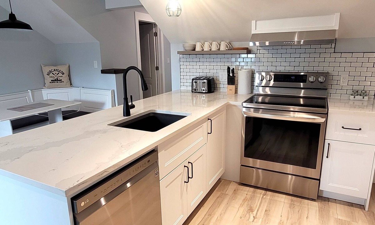 Bobcaygeon Apartment | Bobcaygeon Modern Farmhouse Loft