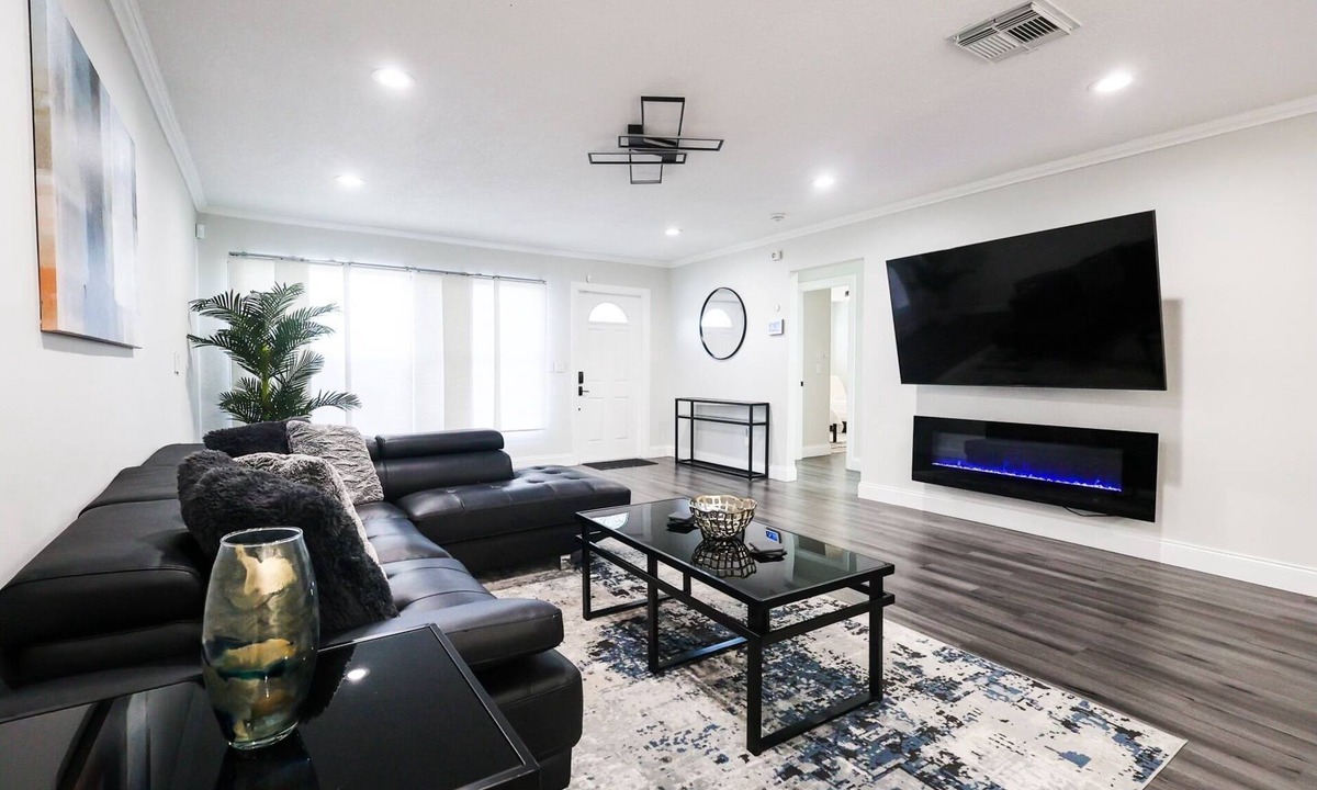 Sandalfoot Cove House | Boca Raton Pool Home - Heated Pool - Tennis + Golf - Sleeps 6