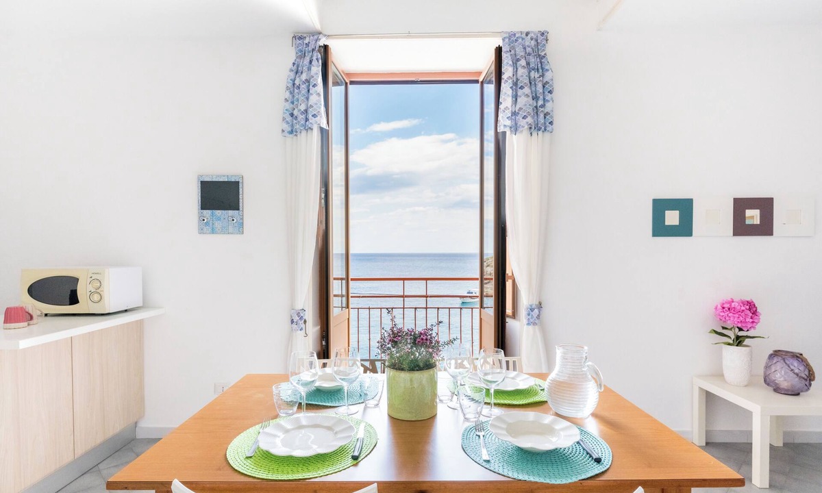 Marina del Cantone Apartment | Bocca d'Oro - Mimì sul Mare - Appartamento in riva al mare