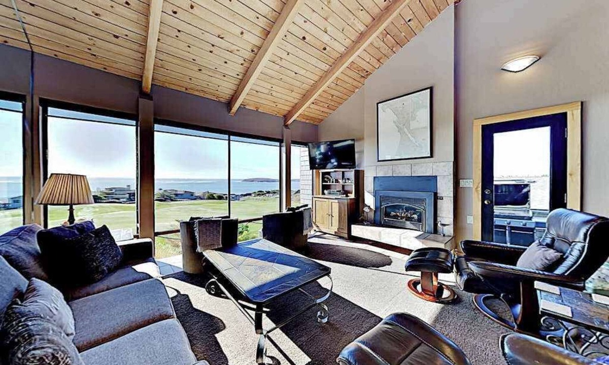 Bodega Bay House | Bodega Bay Oceanview Home with Hot Tub & Sauna