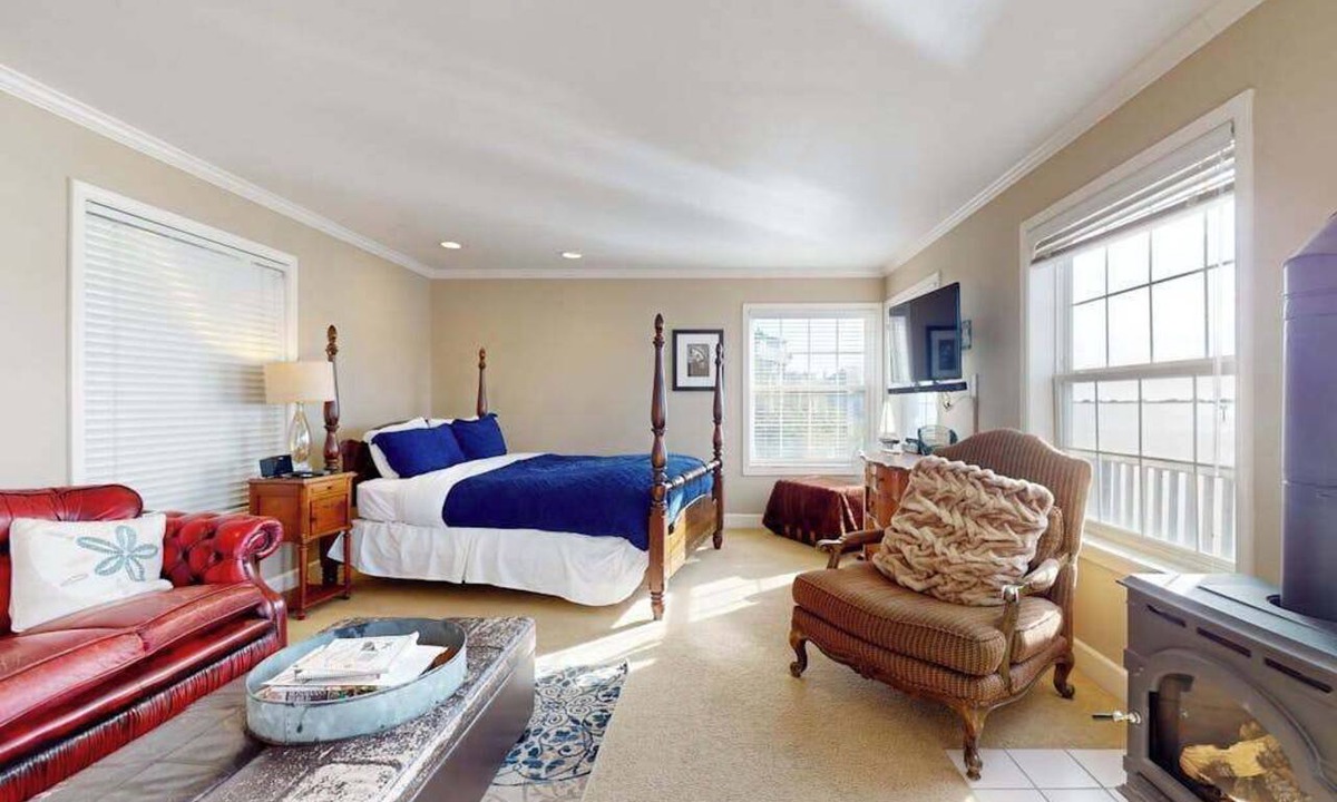 Old Town Apartment | Bodega Bay Waterfront Studio Cottage on Stilts with Fireplace