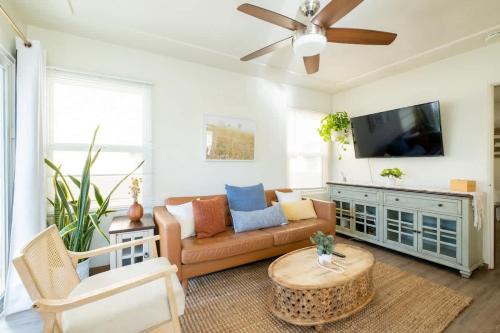 Pacific Beach House | Boho Chic Cottage Walk to Cafes Outdoor Lounge