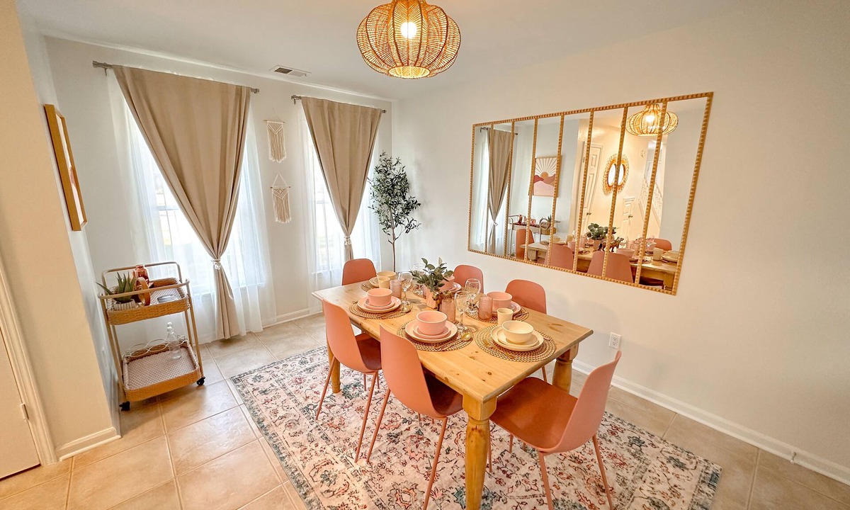 University District House | Boho Hideaway Townhome, 2br/2.5ba Near UofM/Highland Strip