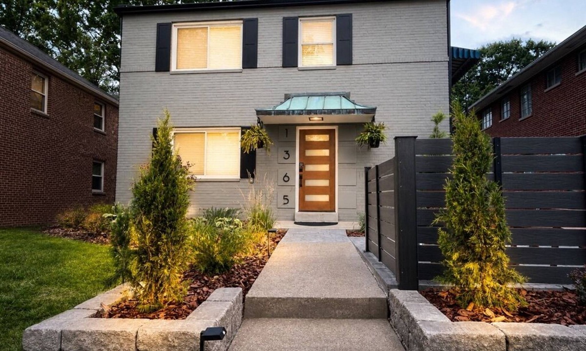 Grandview Heights Apartment | Bold & Beautiful Flat - Unmatched location - Garage