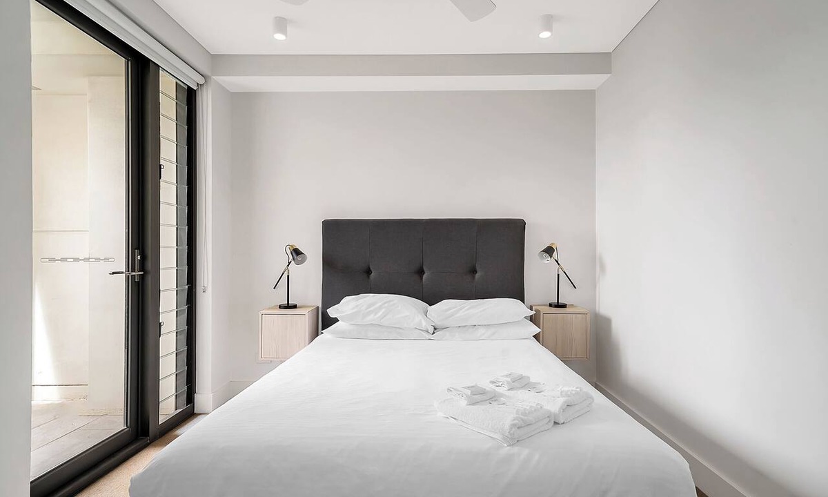Bondi Beach Apartment | Bondi Beach Escape, Steps to Sand & Café