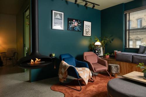 Collingwood Apartment | BONNE SOIREE ON SMITH - Architectural 2Bed Conversion with Parking