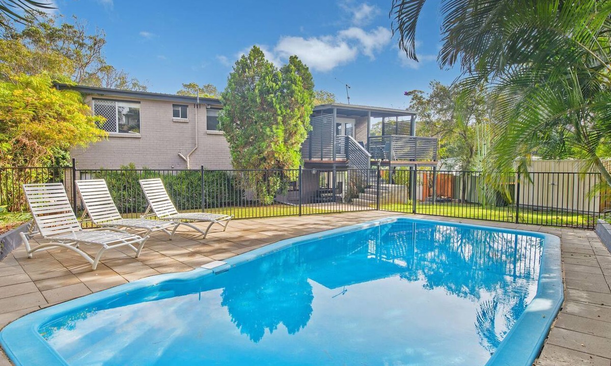 Bonny Hills House | Bonny Beach House - Accommodation with Pool 350 Metres To Rainbow Beach