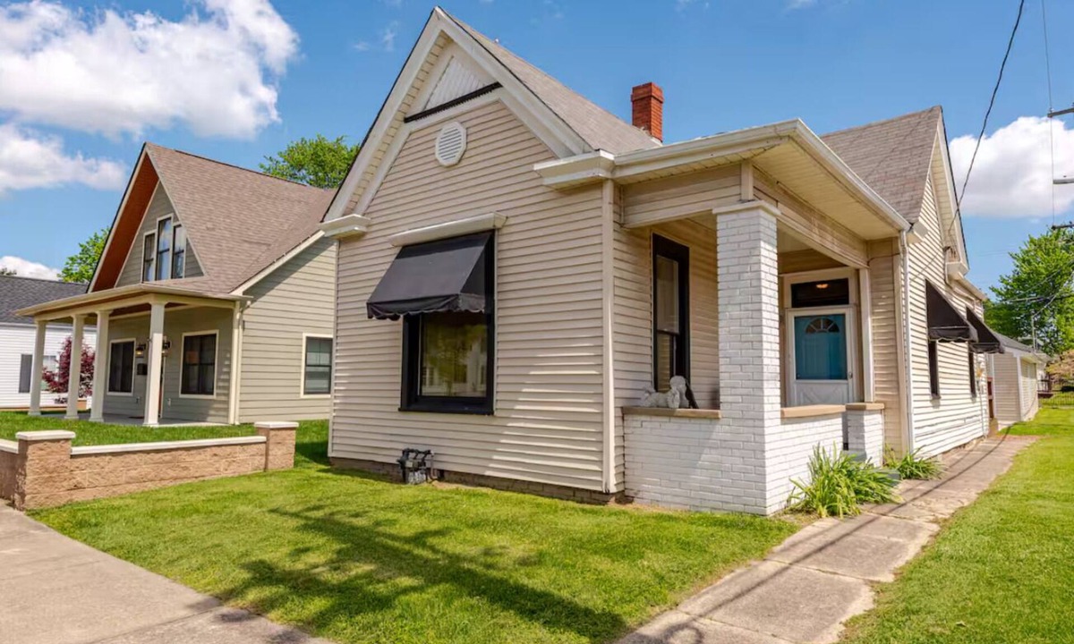 New Albany House | Book a date on State Street