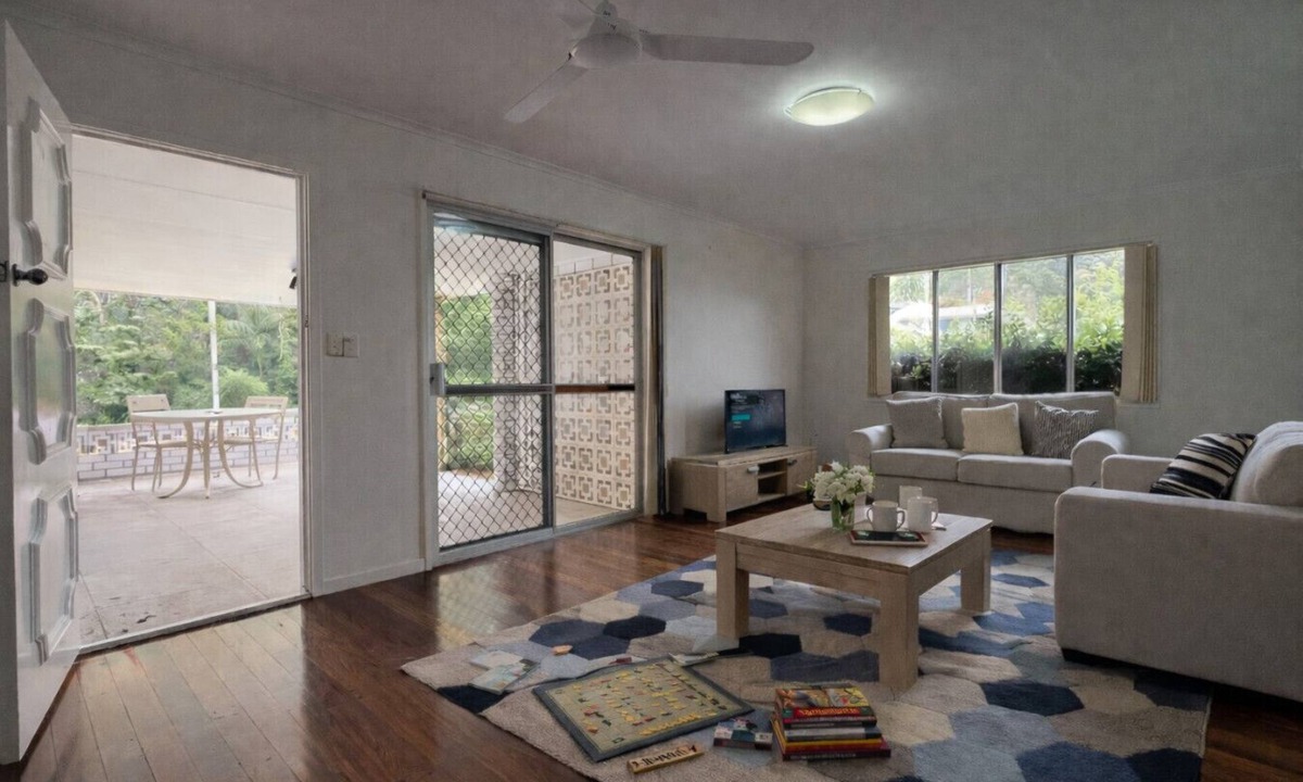 Nambour House | Book Now for Easter, Family & Pet Friendly, Aldi